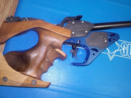 vendo pistola libre mg5E en perfectas condiciones talla de la empuñadura S sin retocar,(es casi una M) 01