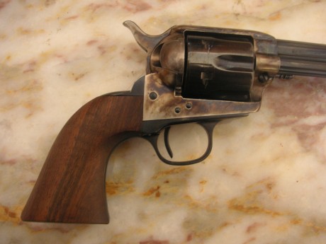 Hola. Vendo revolver calibre 45lc o lo cambio por escopeta de avancarga en calibre 12.
Solo pido 350 euros 01