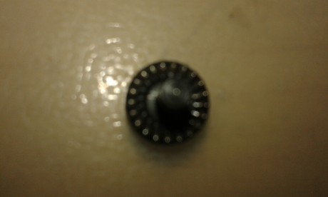 Hola tengo una problema y es que con el alza micrométrica esta firmemente apretada pero  el tornillo que 60