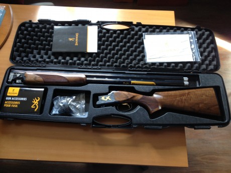 Vendo Browning B525 12G Sporter premium black gold over & under shotgun, estado perfecto en su malentin.
Calibre: 02