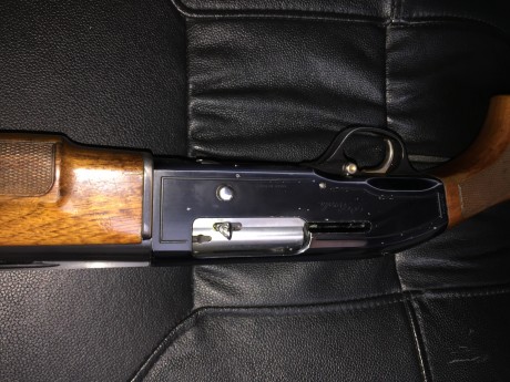 Se vende escopeta Beretta calibre 12 modelo A303 en perfecto estado de funcionamiento. 
Con 5 polichokes 01