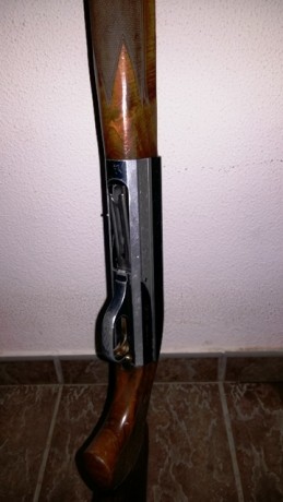en venta escopeta BREDA MOD. ASTROLUX, calibre 12, semiautomática, algunos roces en pavón y maderas, de 01