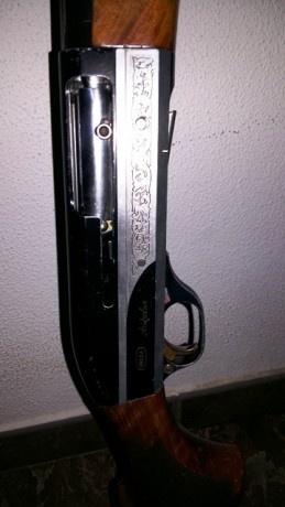 en venta escopeta BREDA MOD. ASTROLUX, calibre 12, semiautomática, algunos roces en pavón y maderas, de 12