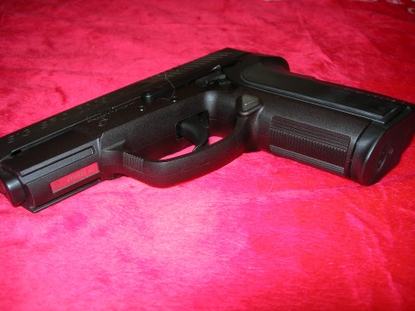 Vendo Pistola Sig Sauer modelo Sig-Pro SPC-2009 del 9mm P guiada en F.
Está nueva, estrenada con unos 00