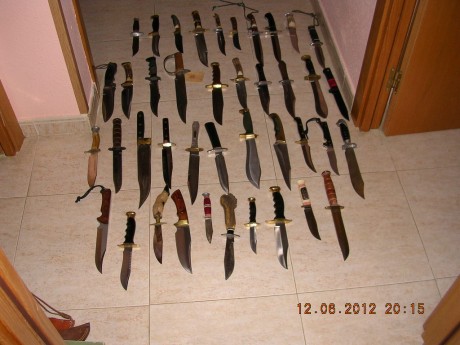 hola me gustaría que me aconsejeís un cuchillo de combate bueno y asequible, me interesa el sog seal team 40