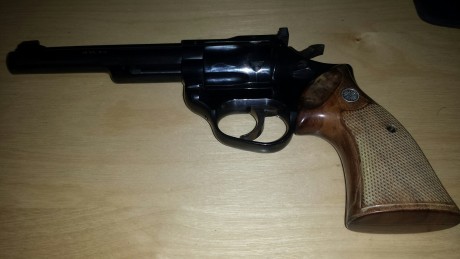Se vende esta magnífica joya en forma de revólver, una máquina de hacer dieces en aceros españoles que 00