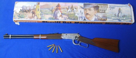 Fabricado por Winchester en 1979 en honor a Bat Masterson. Uno de los Sheriffs más famosos del Far West, 30