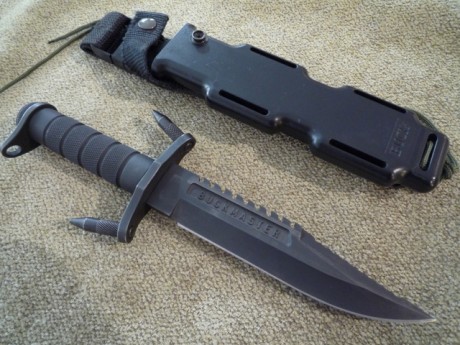 Buenas de nuevo, compañeros:

Os quiero presentar una de mis piezas preferidas, el cuchillo   Buckmaster 10