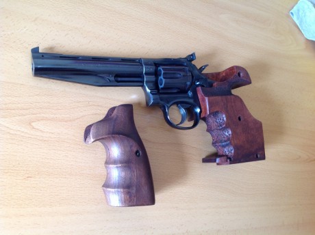 Vendo revólver Llama olimpic de calibre 38  muy cuidado y en perfecto estado.

Edito el mensaje y añado 70