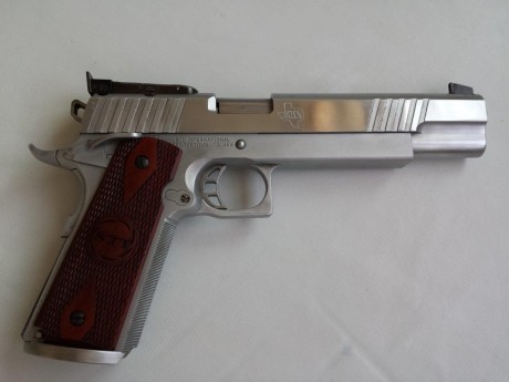 Hola.

Un compañero que ha perdido la licencia por motivos que no vienen al caso me ha pedido la venta 00