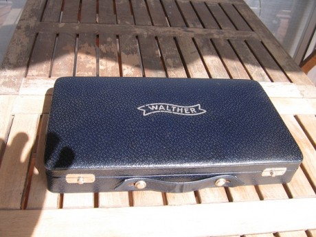 Buenos días.
Vendo pistola WALTHER lp53 con estuche original y contrapeso para el cañón, también original.
Precio: 02