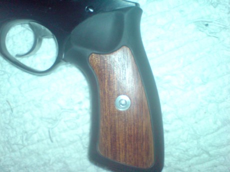Hola amigos,

Estoy pensando en cual sera mi tercer arma.

Y me parece que un revolver para fuego central 31