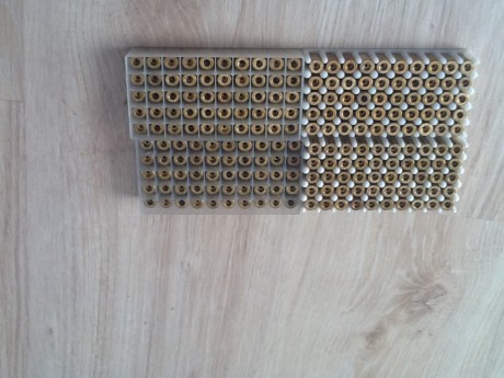 Pues tengo 200 vainas de diversos fabricantes del 9 Corto(380 ACP)con entre 1 tiro y 2 que cambiaría por 00