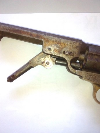 pues eso vendo revolver de avancarga,el modelo no se muy bien cual es, es de cañon octogonal y de calibre 12