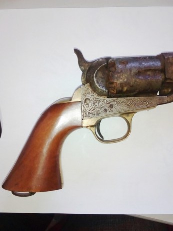 pues eso vendo revolver de avancarga,el modelo no se muy bien cual es, es de cañon octogonal y de calibre 11