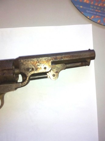 pues eso vendo revolver de avancarga,el modelo no se muy bien cual es, es de cañon octogonal y de calibre 10