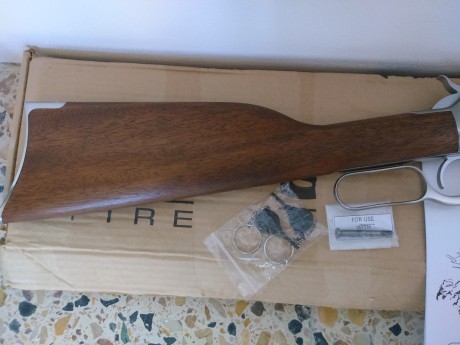 Rifle de palanca marca Rossi de Acero Ionxidable, calibre 45 Long Colt
 Cañon rayado de 24 pulgadas. Excelente 121