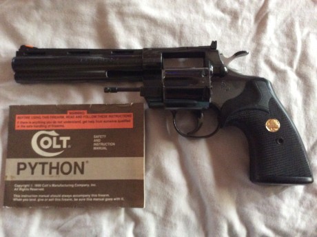 Vendo revolver COLT PYTHON, prácticamente nuevo. Rebajado!!! 550€. Tel 619023754 Juan 02