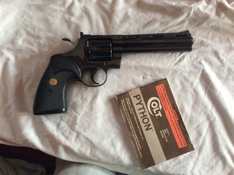 Vendo revolver COLT PYTHON, prácticamente nuevo. Rebajado!!! 550€. Tel 619023754 Juan 01