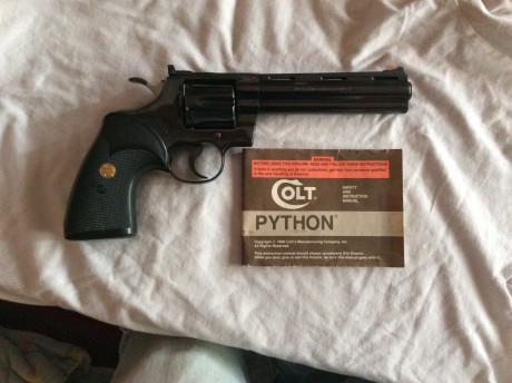 Vendo revolver COLT PYTHON, prácticamente nuevo. Rebajado!!! 550€. Tel 619023754 Juan 00