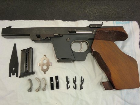 En venta pistola Walther GSP cal. 22, en estado impecable pese a los años transcurridos. Muy poco uso, 01