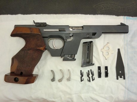 En venta pistola Walther GSP cal. 22, en estado impecable pese a los años transcurridos. Muy poco uso, 00