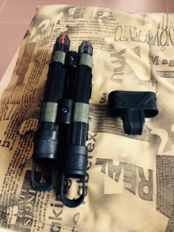 Hola Companeros.
Vendo N.2 cargadores para la carabina SMITH&WESSON MP15/22.
N.3 gomas protectora.
N.1 10