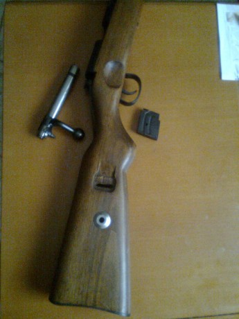 Estupenda carabina calibre .22LR réplica del fusil alemán de la IIG.M. Está muy poco usada (menos de 500 00