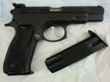 En venta pistola CZ 75 B, con disparador aligerado a 1,4 kg. para competición, alzas LPA micrométricas, 00