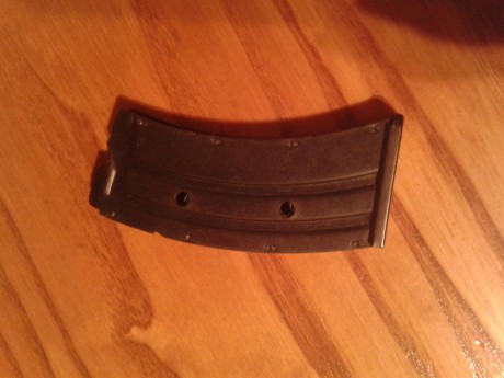 Un amigo acaba de vender su carabina y tiene  dos cargadores curvados con capacidad para 10 balas. 
Precio 00