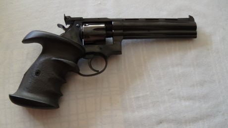 Vendo revolver llama olimpic es una maquina de hacer dieces me cambio de categoria y me tengo que quitar 01