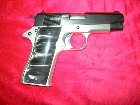 Vendo Pistola marca STAR modelo BKM del 9mmP, está guiada en F, como se puede ver en las fotos está impecable.
La 00