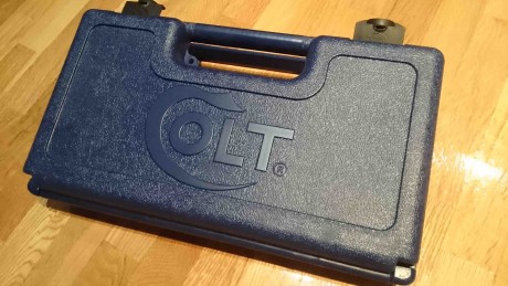 Hola a todos,

Pongo a la venta una de mis mejores piezas.  Se trata de un Colt Python de 4" en pavón 01