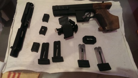 Vendo pistola HAMMERLI 280 calibre 32 más cañon del 22, 2 cargadores por calibre más recogevainas del 00