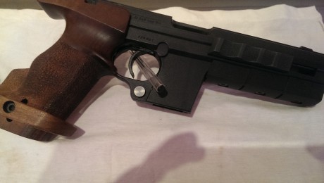 Vendo pistola HAMMERLI 280 calibre 32 más cañon del 22, 2 cargadores por calibre más recogevainas del 11