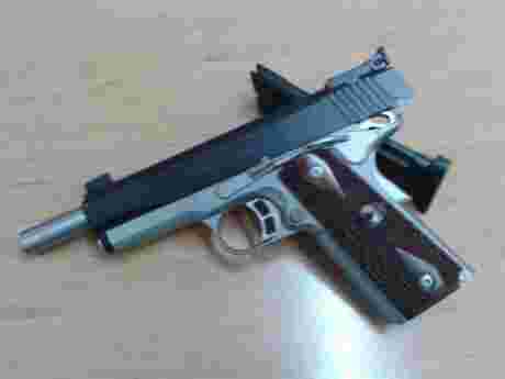 PUES ESO, se pone a la venta esta preciosidad , para financiar otro proyecto , es una pistola kimber cal. 00