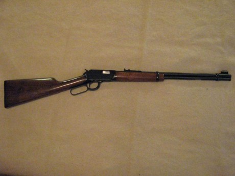 Vendo Winchester...Mod-1894 Calibre 22LR. mas conocido por 9422...garantía Winchester...(Autentico)
perfecto 02