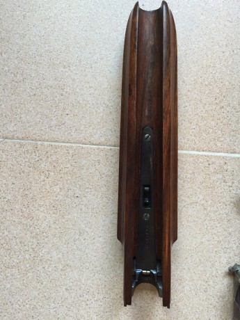 Hola.
Un compañero de armas vende una maginifica escopeta AYA. Está fabricada a mano y con maderas escogidas. 30