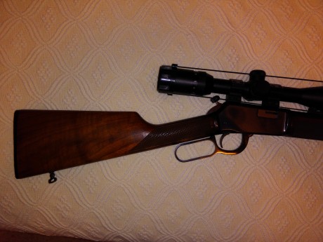 -Se vende carabina en muy buen estado, con picado de fábrica en culata y guardamanos. Le acompaña visor 01