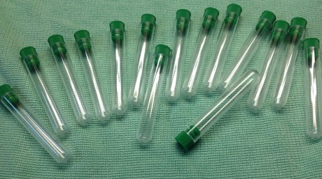 En venta medidor de pólvora a estrenar, 20€ envío incluido a península, incluyo 15 tubos estancos para 10