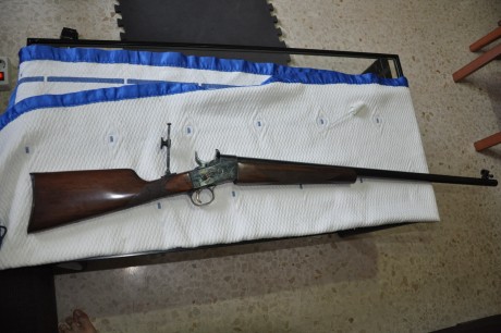 Hola compañeros,

Vendo Rolling Block
Calibre 45/70
Cañon 32" con estriado Rigby
Fabricado por AMR 00