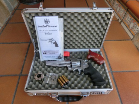 Hola, se vende revolver S&W 627 performance center 5", en perfecto estado como se aprecia en 02