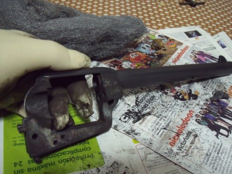 muestro el proceso que realizé en mi revolver, pues suelo pavonar por calor, pero en este caso decidí 10