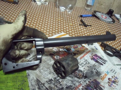 muestro el proceso que realizé en mi revolver, pues suelo pavonar por calor, pero en este caso decidí 22