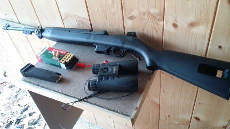 He adquirido recientemente una carabina Chiappa M1 en 9 mm. Le monte un punto rojo Bushnell que rompió 111