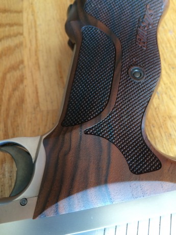 Vendo/cambio Sig Sauer Super Target Silver con muy pocos tiros.Precio 2.500€ o cambio por xsix classic.
Aqui 01