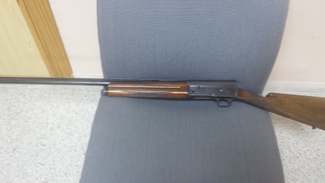 Buenas tardes vendo una maravillosa escopeta Browning Auto 5. El calibre es 12 y se encuentra pese a los 00