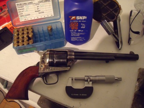 muestro el proceso que realizé en mi revolver, pues suelo pavonar por calor, pero en este caso decidí 72