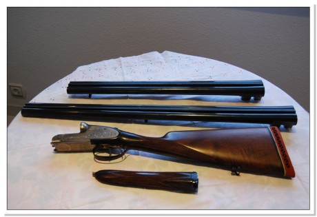 Vendo escopeta paralela, marca GARBI de pletina larga, con dos juegos de cañones, uno de 65 cm de longitud, 00