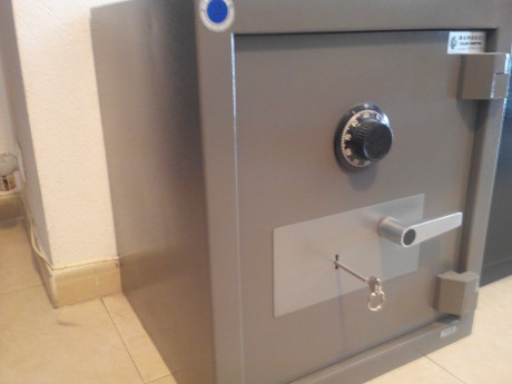 CAJA FUERTE marca ARFE, como nueva, modelo 7500-2, Grado de Resistencia IV, medidas 59x53x50 cms, número 02